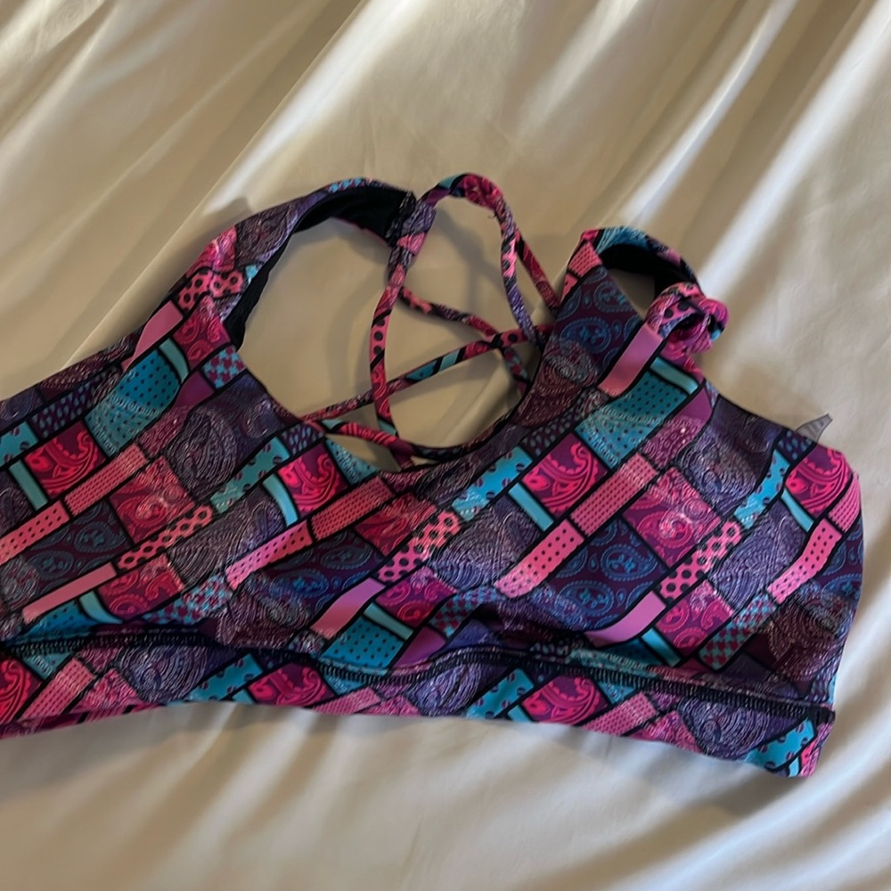 Like new! Paisley CVG butterfly back bra size L